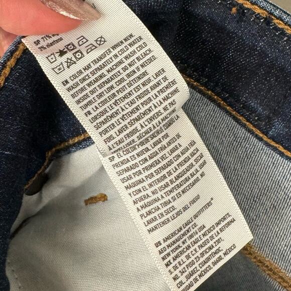 American Eagle Blue Dark Stone Wash Stretch Hi-Rise Cuffed Jean Shorts Sz 8 - Picture 9 of 11